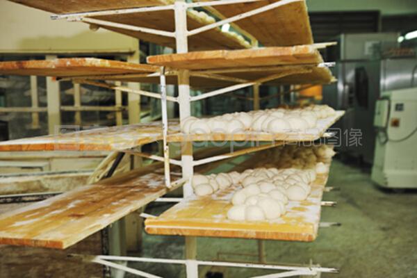 現代化面包工廠 食品生產線的高效與安全